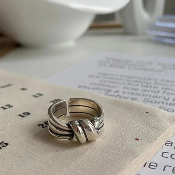 925 Sterling Silver Twist Knot Ring Size 8-9 - Picture 2 of 4